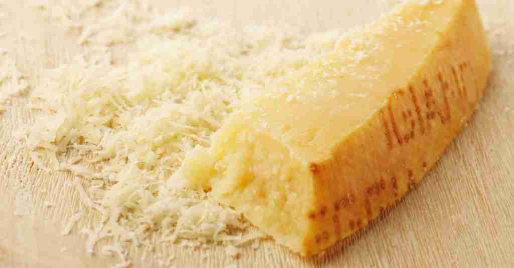 What Cheese Goes on Pizza The Most Popular Cheese Types to Use