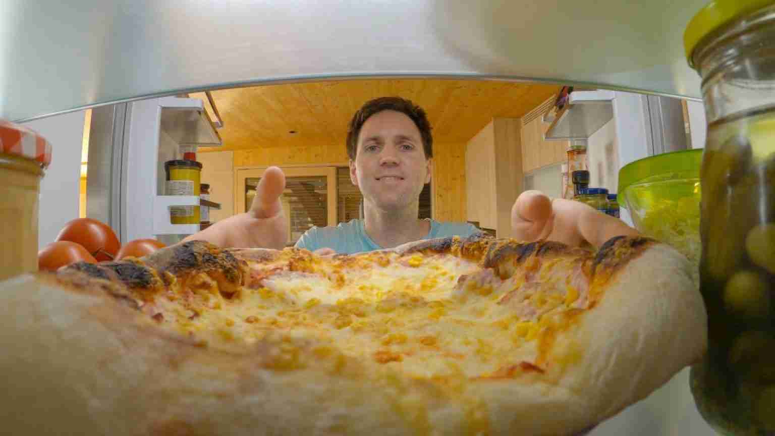 How Long is Pizza Good for in the Fridge? (Detailed Answer)